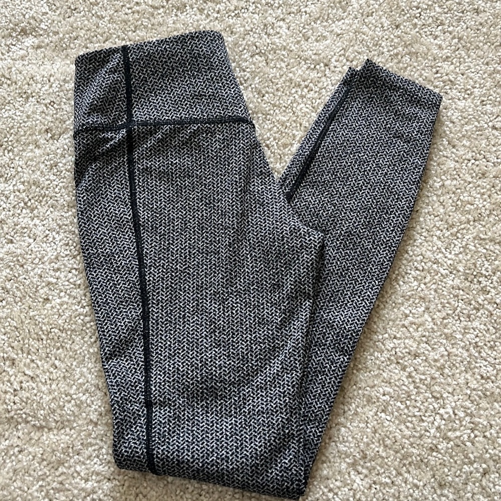 Athletic leggings